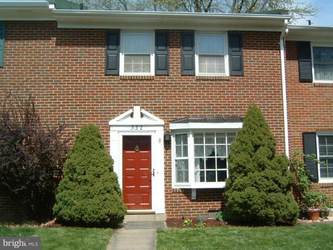 332 Rock Spring Drive Southwest Leesburg, VA 20175 - Photo 2 of 19 Exterior #2