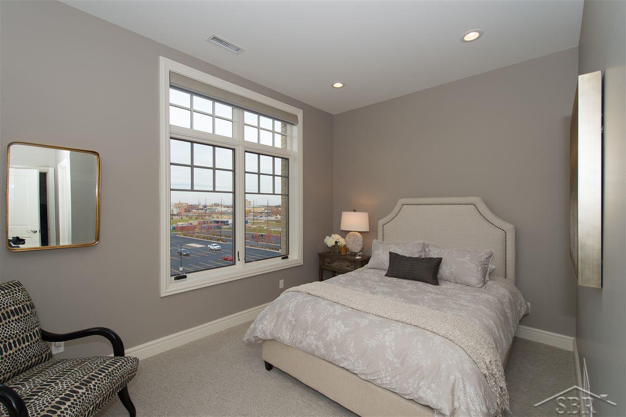 9 East Main Street, Unit 404 Bay City, MI 48708 - Photo 25 of 39 31270204-24.JPG