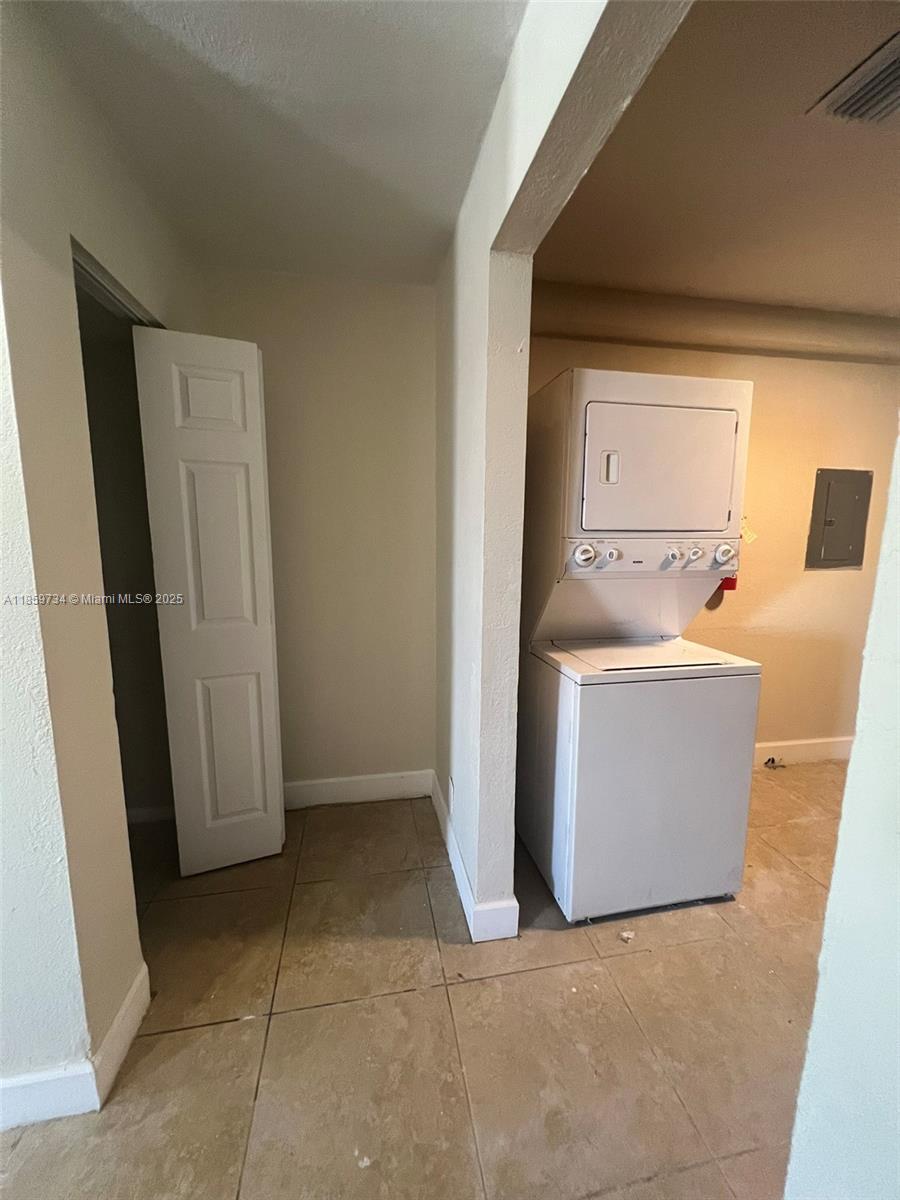 1649 West 28th Street, Unit B Riviera Beach, FL 33404 - Photo 12 of 56 Gallery Image 12