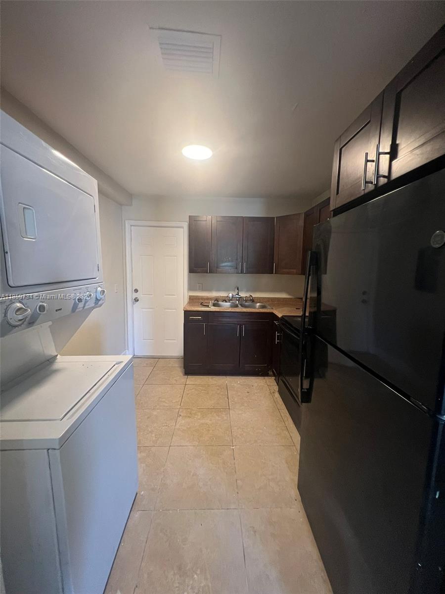 1649 West 28th Street, Unit B Riviera Beach, FL 33404 - Photo 14 of 56 Gallery Image 14