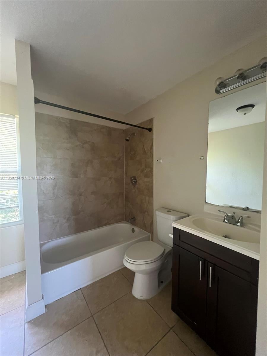 1649 West 28th Street, Unit B Riviera Beach, FL 33404 - Photo 37 of 56 Gallery Image 37