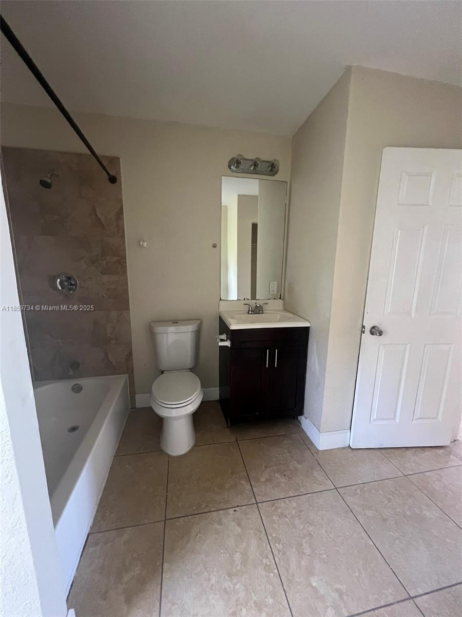 1649 West 28th Street, Unit B Riviera Beach, FL 33404 - Photo 38 of 56 Gallery Image 38