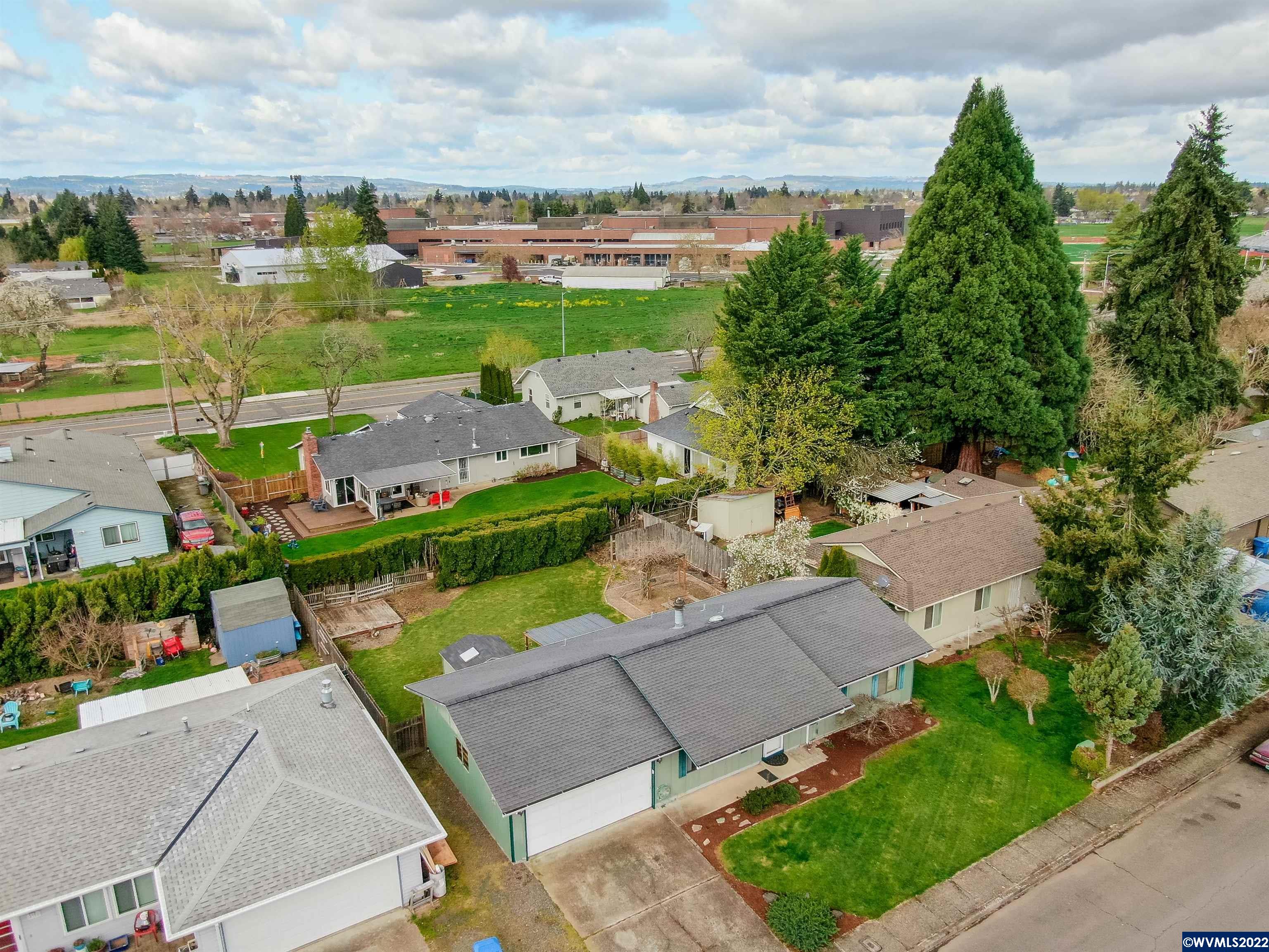 4353 Burlington Loop Northeast Salem, OR 97305 - Photo 5 of 41