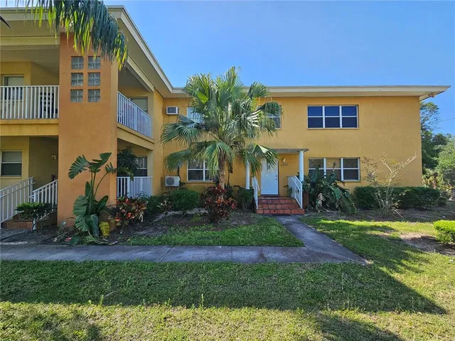 $950 | 1355 Drew Street, Unit 102, Clearwater, FL 33755