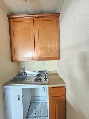 $950 | 1355 Drew Street, Unit 102, Clearwater, FL 33755