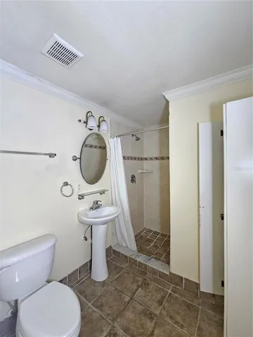 $950 | 1355 Drew Street, Unit 102, Clearwater, FL 33755