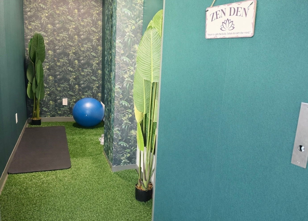 80 Fenwood Road, Unit 706 Boston, MA 02115 - Photo 27 of 33 a view of a outdoor space