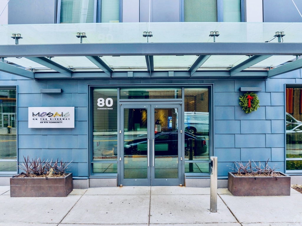 80 Fenwood Road, Unit 706 Boston, MA 02115 - Photo 29 of 33 a view of a building with sitting space