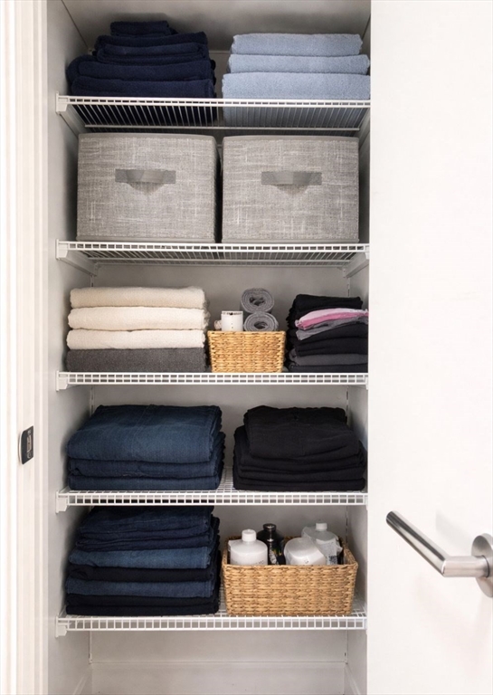 80 Fenwood Road, Unit 706 Boston, MA 02115 - Photo 10 of 33 a stove top oven sitting inside of a kitchen