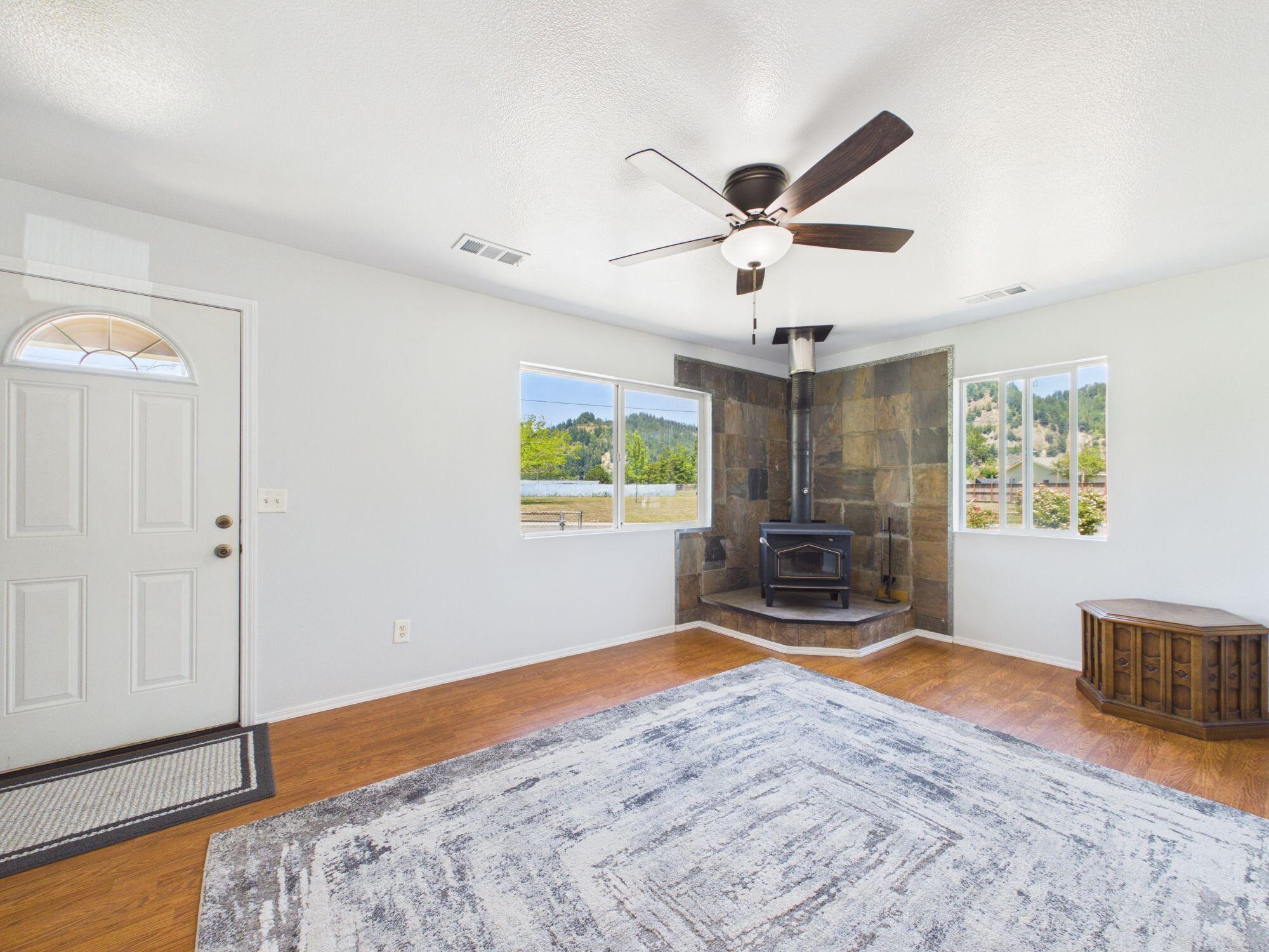 175 Davis Street Rio Dell, CA 95562 - Photo 4 of 25