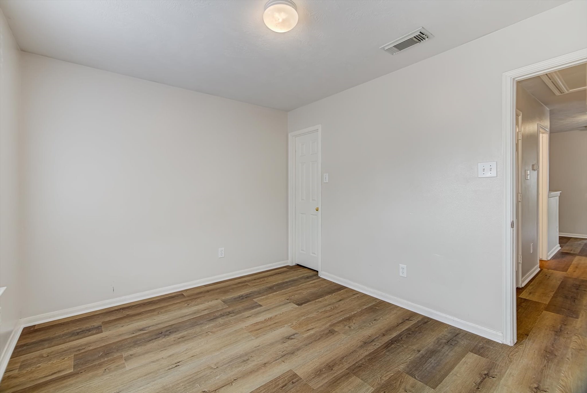 13983 Maximos Drive Houston, TX 77083 - Photo 30 of 34 a view of room