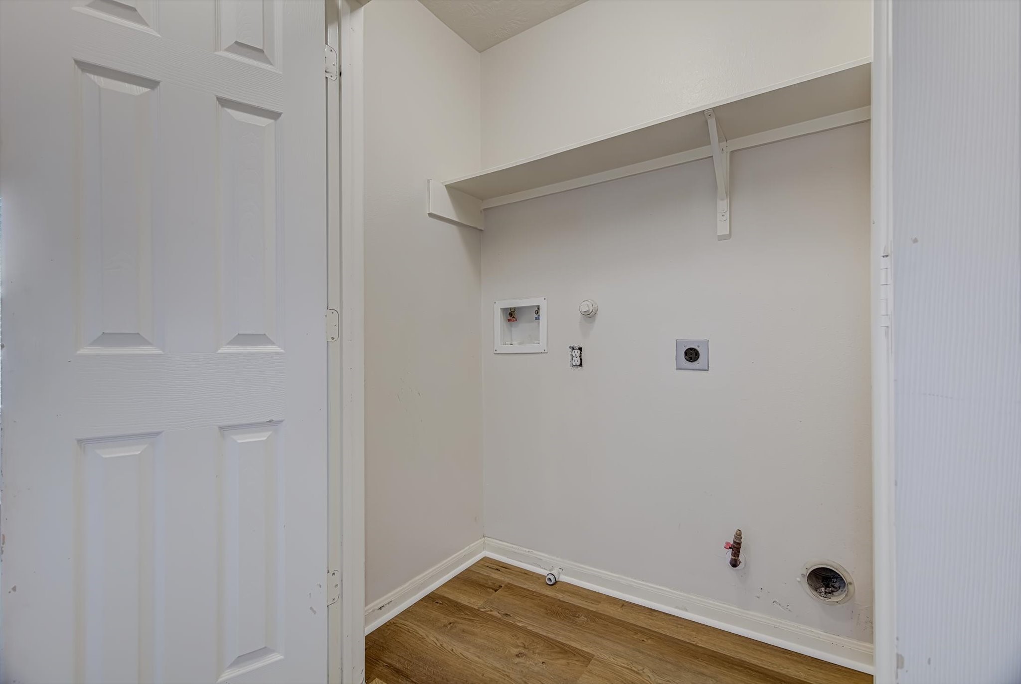 13983 Maximos Drive Houston, TX 77083 - Photo 32 of 34 a view of a small space