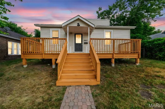 $235,000 | 2911 Brazeau Avenue, Brentwood, MO 63144