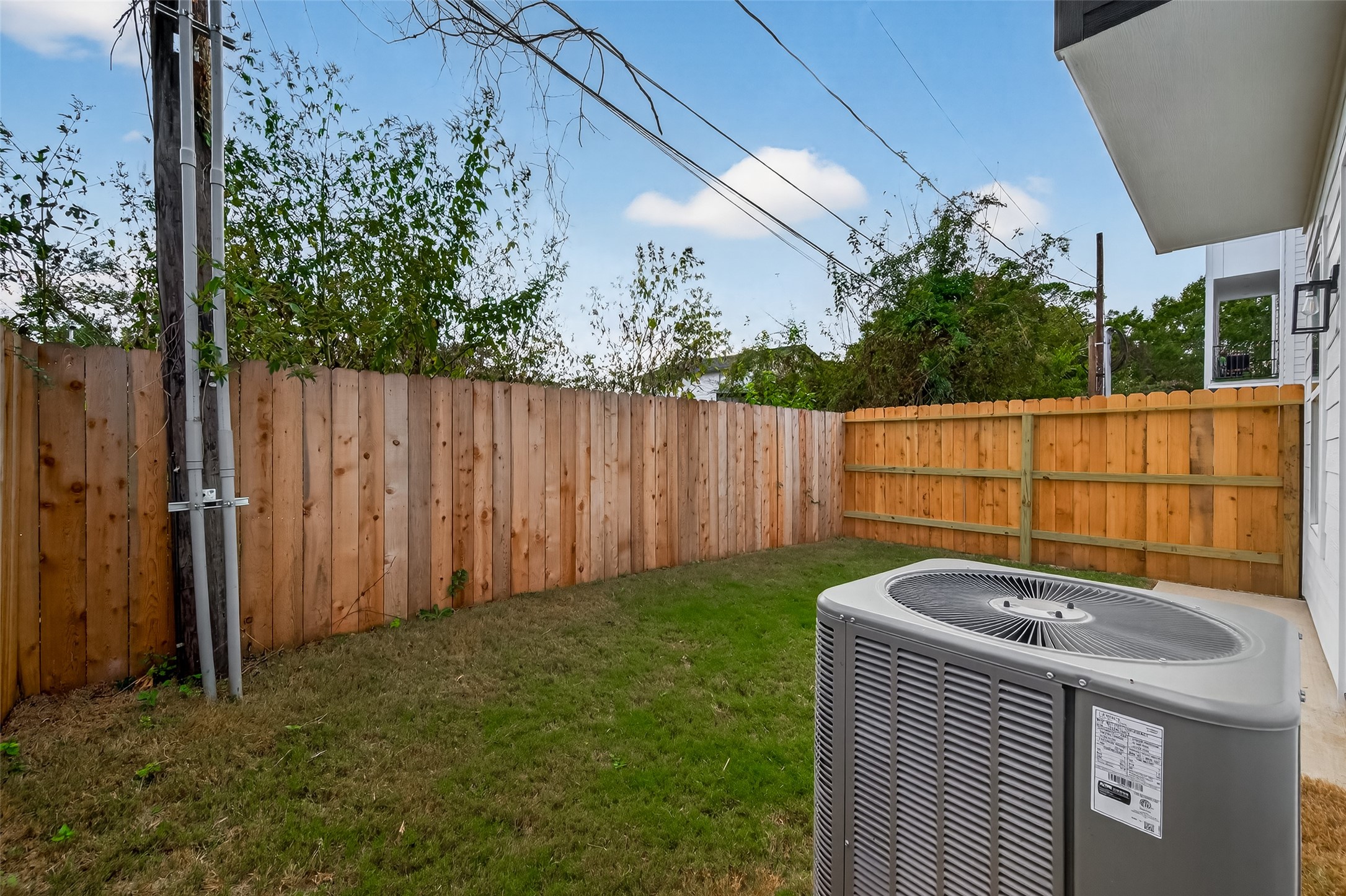 2475 Carmel Street, Unit B Houston, TX 77091 - Photo 18 of 21 Fully fenced private yard with space to relax or entertain.