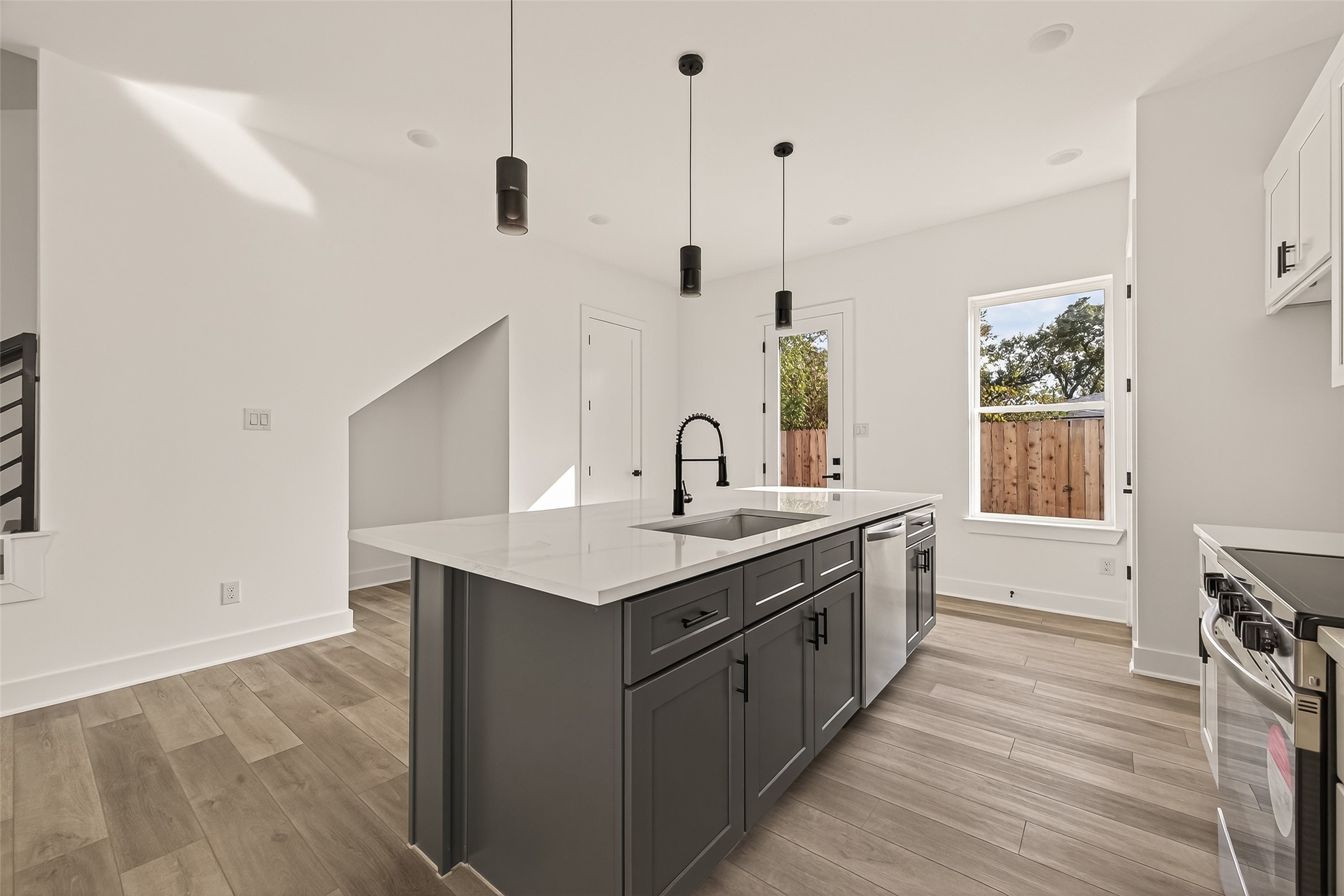 2475 Carmel Street, Unit B Houston, TX 77091 - Photo 4 of 21