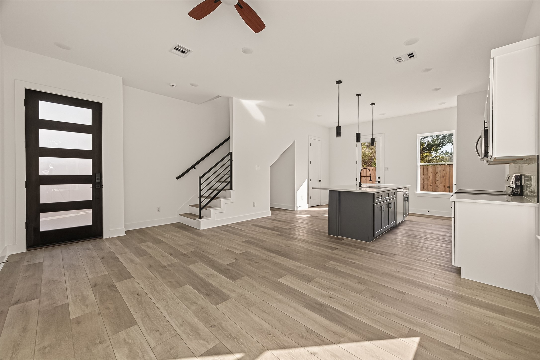 2475 Carmel Street, Unit B Houston, TX 77091 - Photo 6 of 21