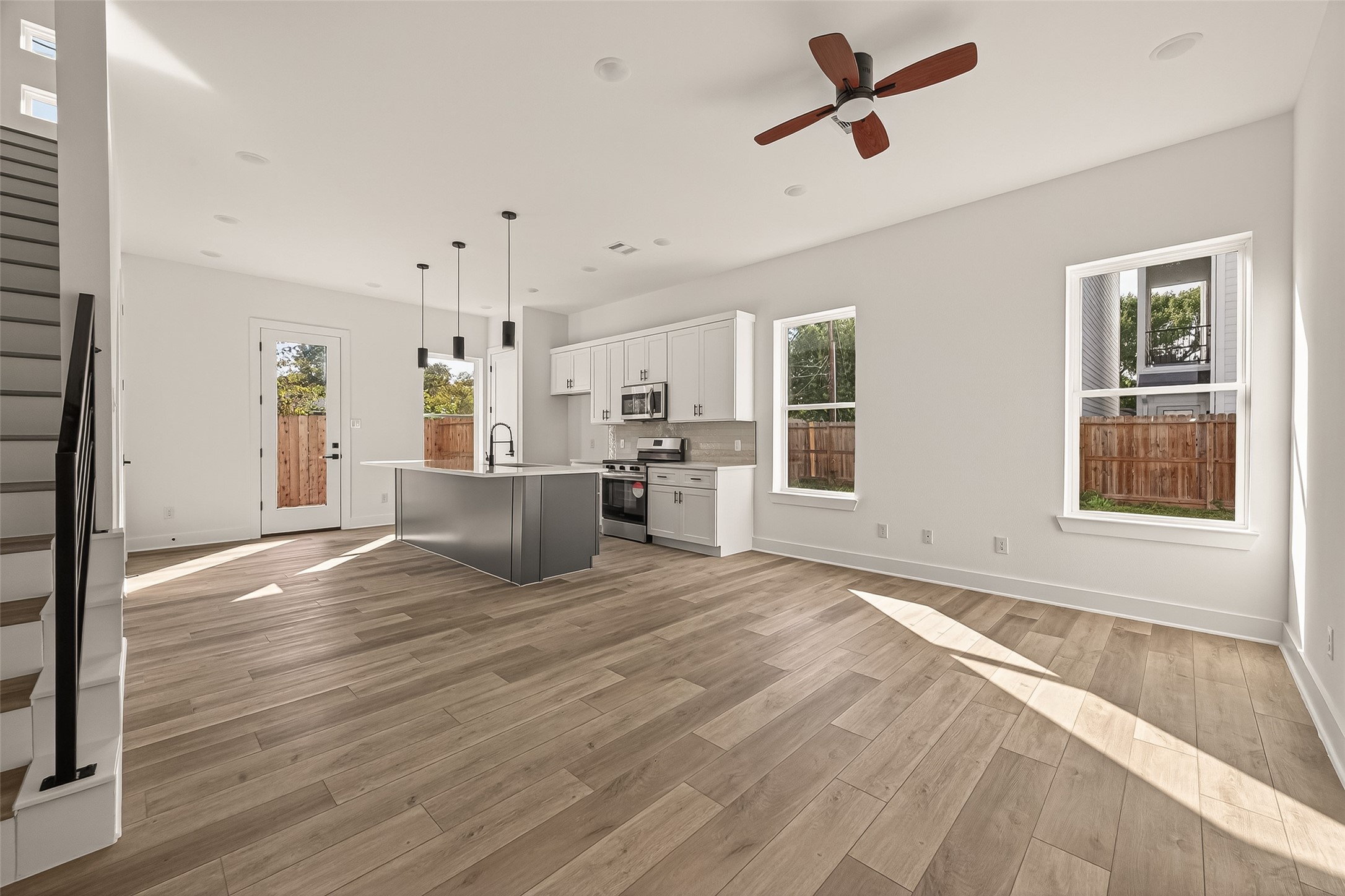 2475 Carmel Street, Unit B Houston, TX 77091 - Photo 7 of 21