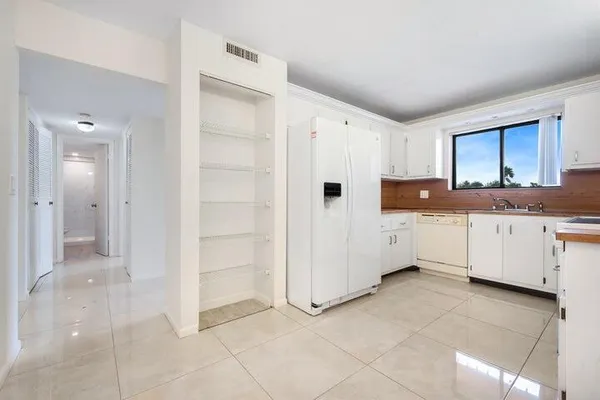 $1,800 | 7770 Tahiti Lane, Unit 405, Lake Worth, FL 33467