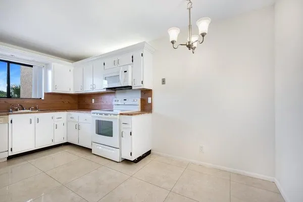 $1,800 | 7770 Tahiti Lane, Unit 405, Lake Worth, FL 33467