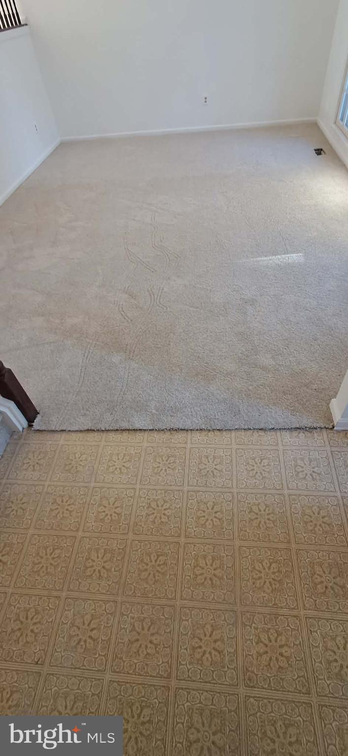 9217 Dorothy Lane Springfield, VA 22153 - Photo 7 of 54 Large living /den on /next tofront door new carpet