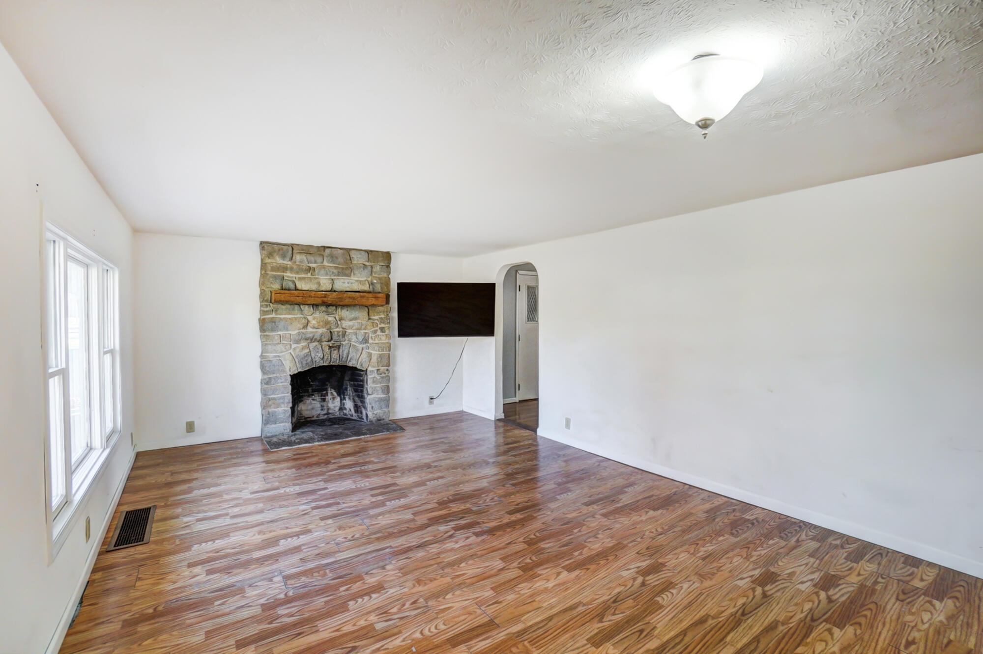 2596 Lefevre Road Troy, OH 45373 - Photo 5 of 27 Living Room