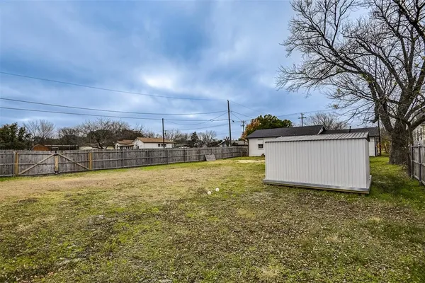 $199,999 | 510 South Church Street, Ferris, TX 75125