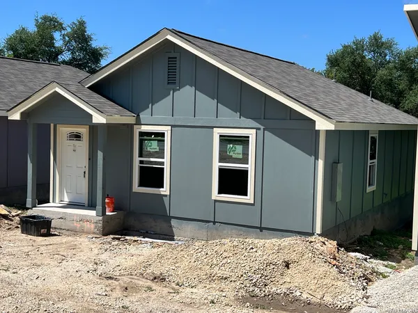 $1,150 | 494 Valley View Street, Unit 2, Canyon Lake, TX 78133