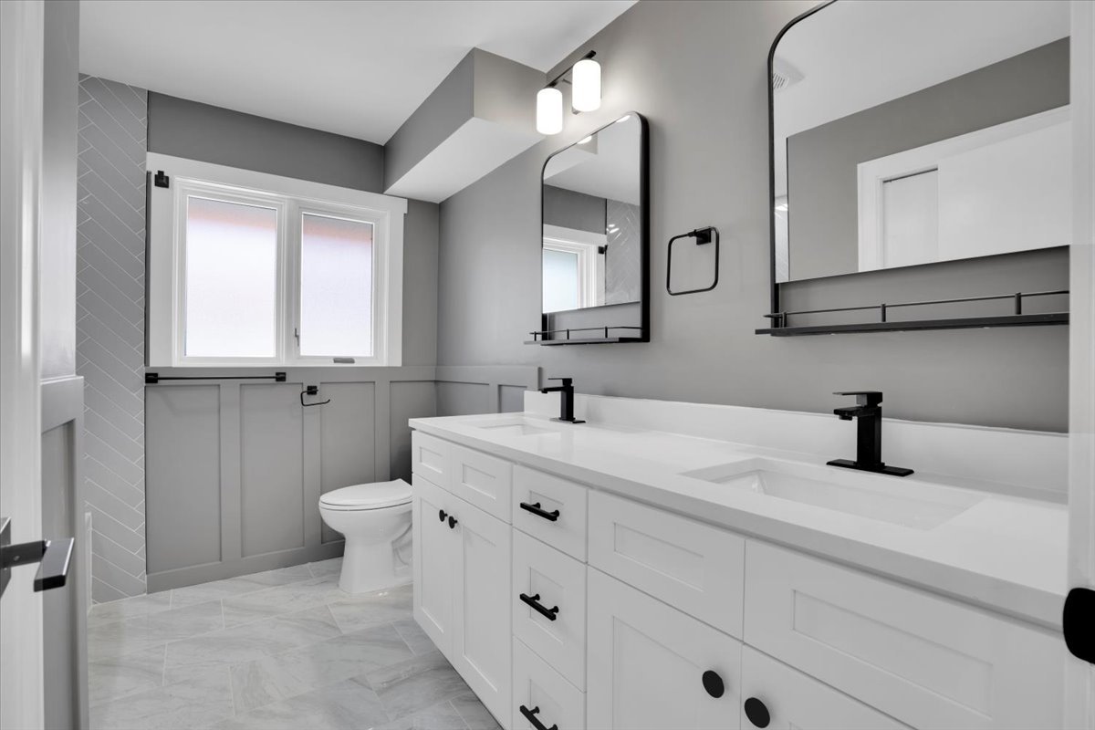 7330 Ogden Avenue, Unit 3 Riverside, IL 60546 - Photo 29 of 37 a bathroom with a sink and a mirror