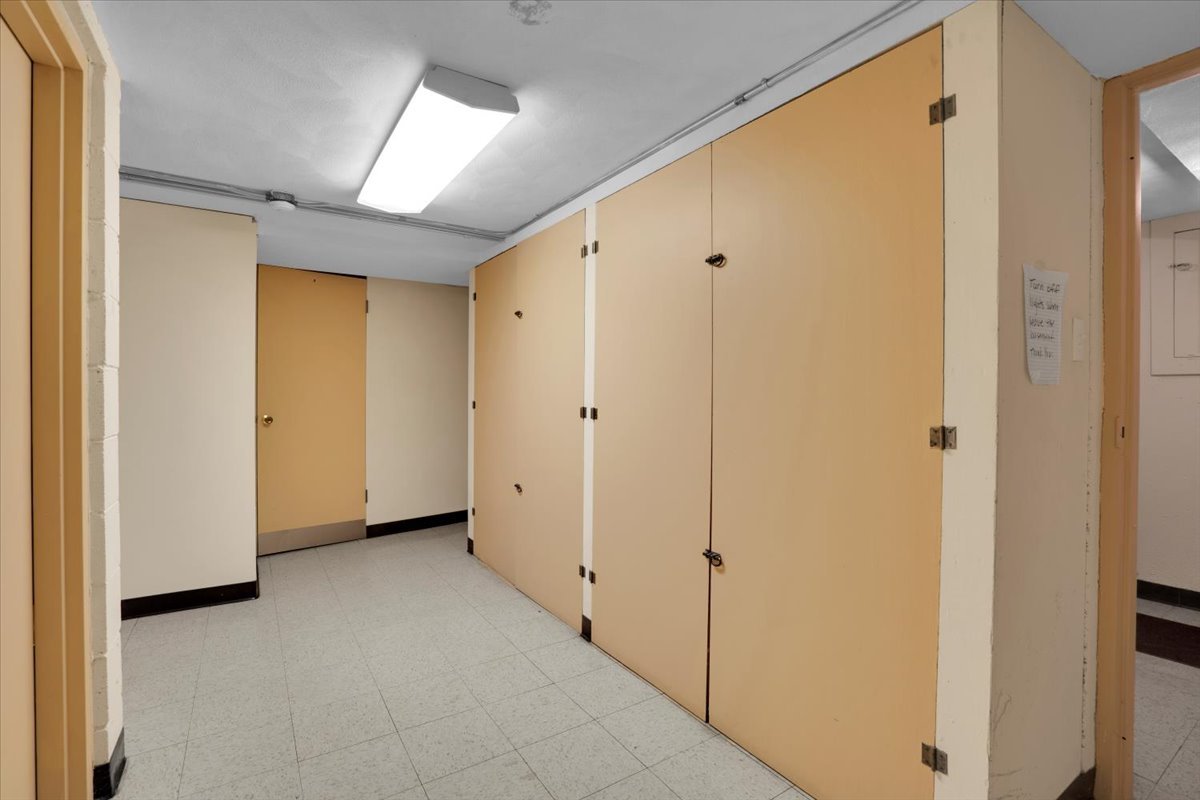 7330 Ogden Avenue, Unit 3 Riverside, IL 60546 - Photo 32 of 37 a view of an empty room