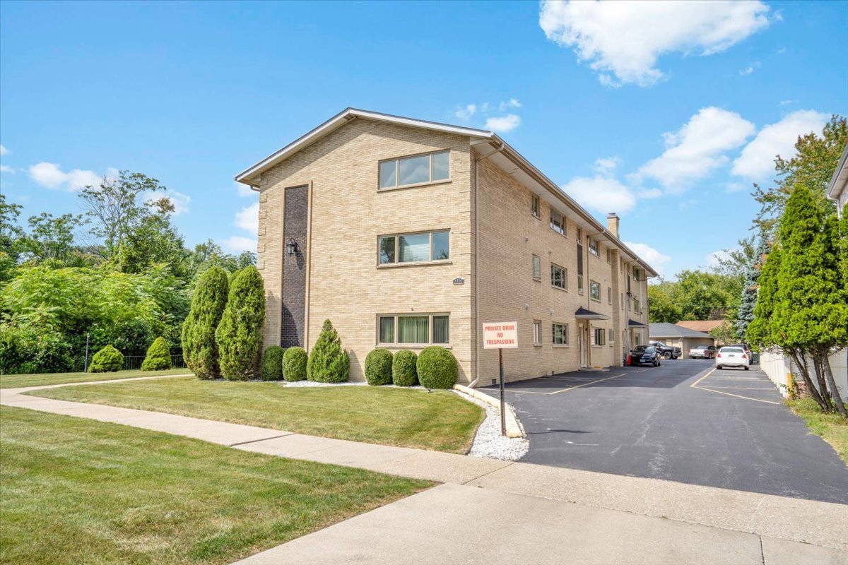 7330 Ogden Avenue, Unit 3 Riverside, IL 60546 - Photo 33 of 37 a view of a house with a yard