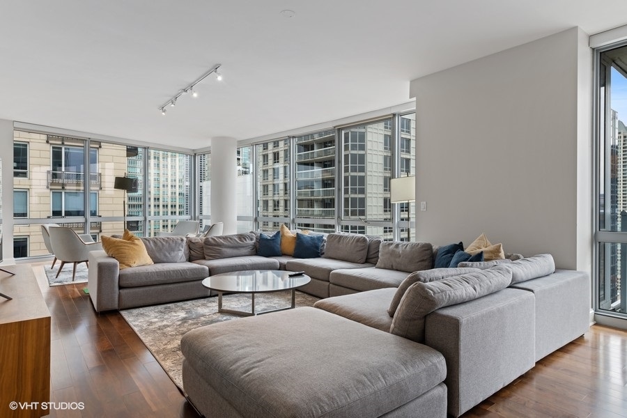 2 West Delaware Place, Unit 3002 Chicago, IL 60610 - Photo 12 of 25