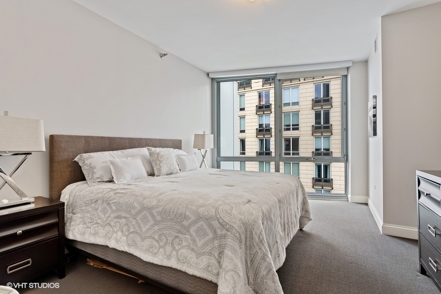 2 West Delaware Place, Unit 3002 Chicago, IL 60610 - Photo 17 of 25