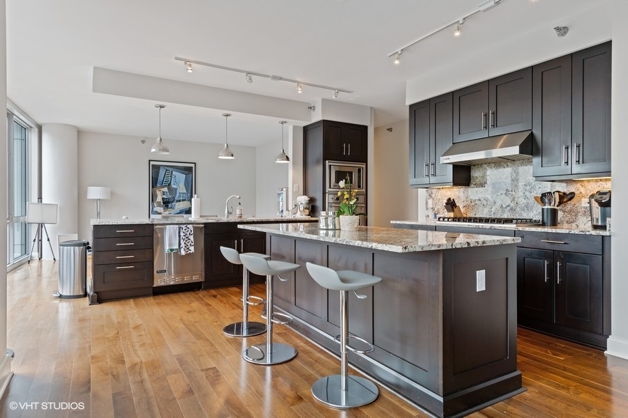 2 West Delaware Place, Unit 3002 Chicago, IL 60610 - Photo 3 of 25