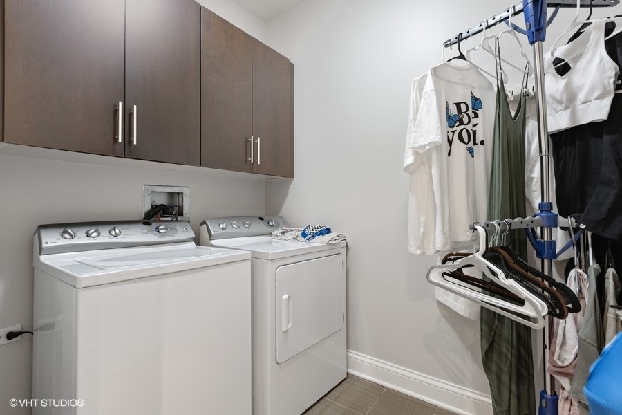2 West Delaware Place, Unit 3002 Chicago, IL 60610 - Photo 24 of 25