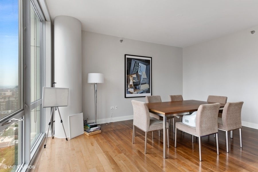 2 West Delaware Place, Unit 3002 Chicago, IL 60610 - Photo 8 of 25