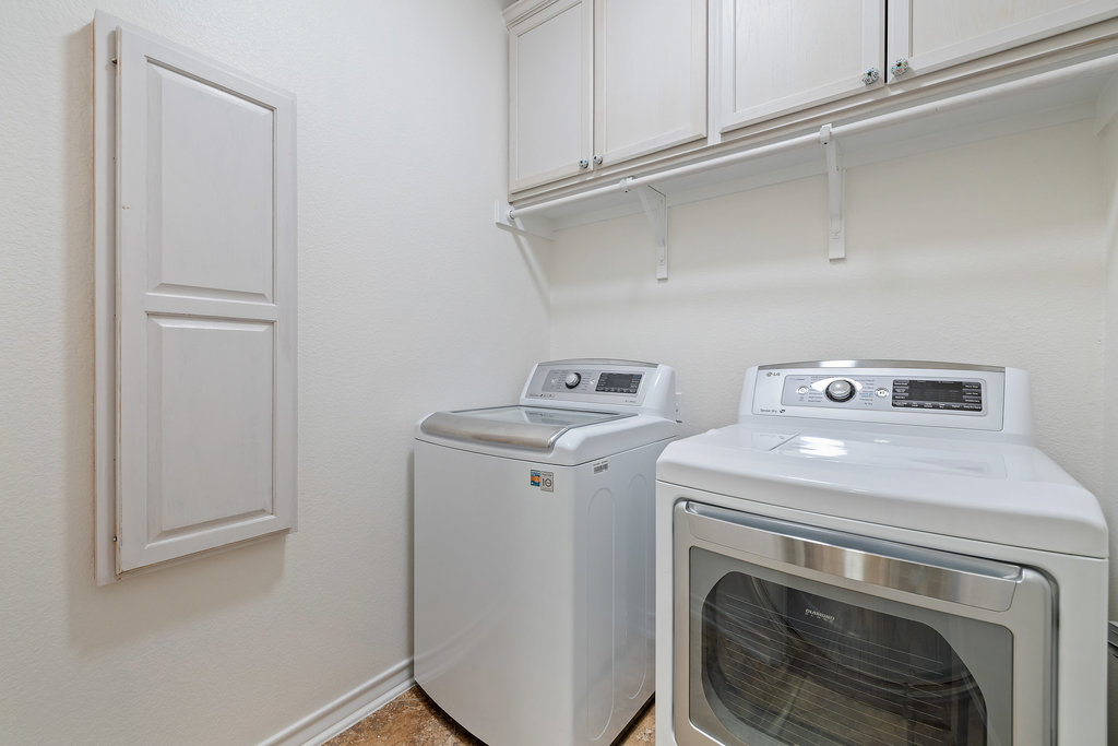 11217 Bastogne Loop Austin, TX 78739 - Photo 29 of 40 a utility room with dryer and washer