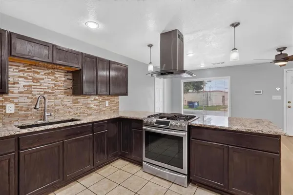 $1,795 | 5301 Scoggins Street, Sansom Park, TX 76114