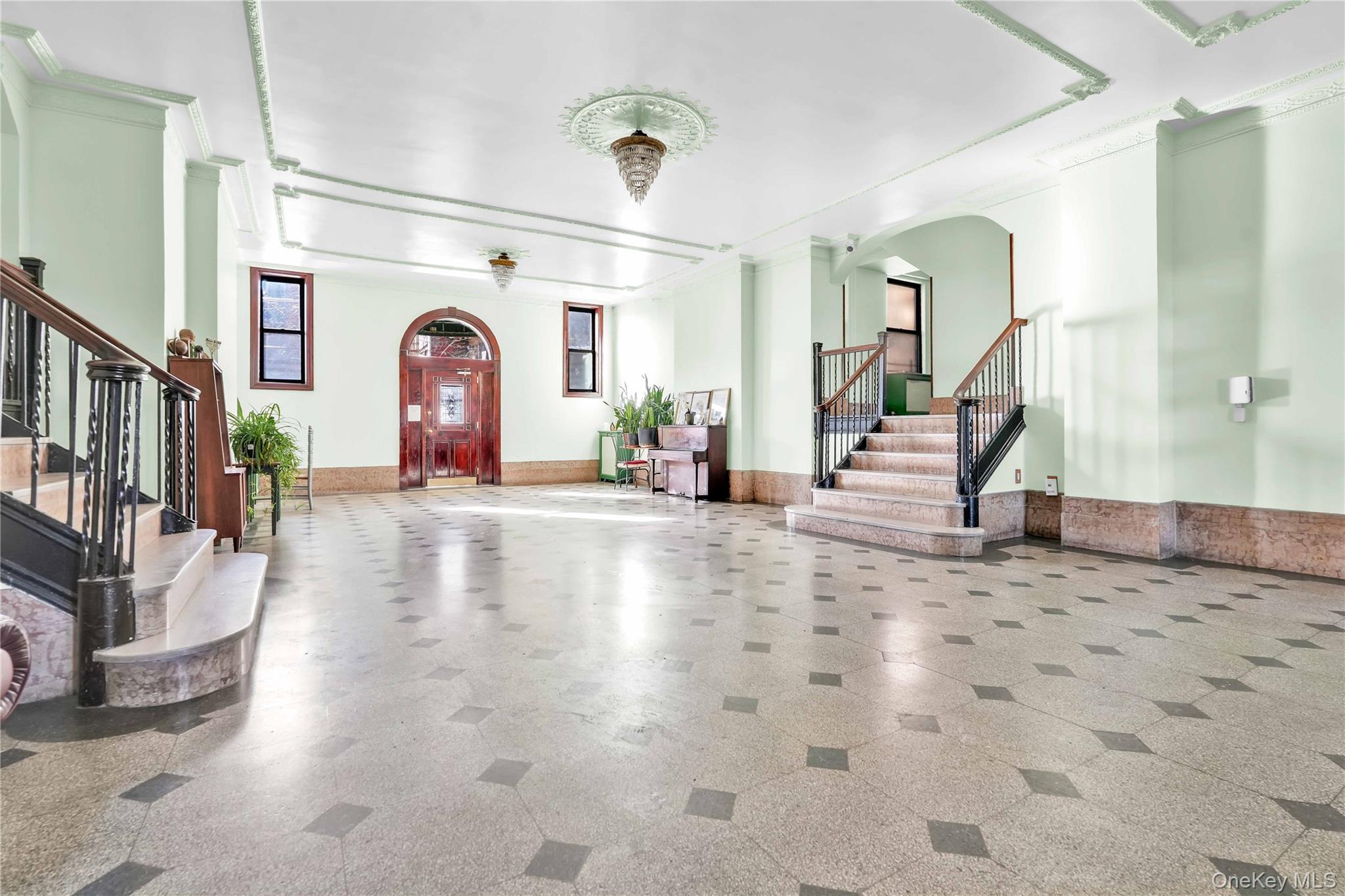 84-02 Beverly Road, Unit 2B Queens, NY 11415 - Photo 2 of 16