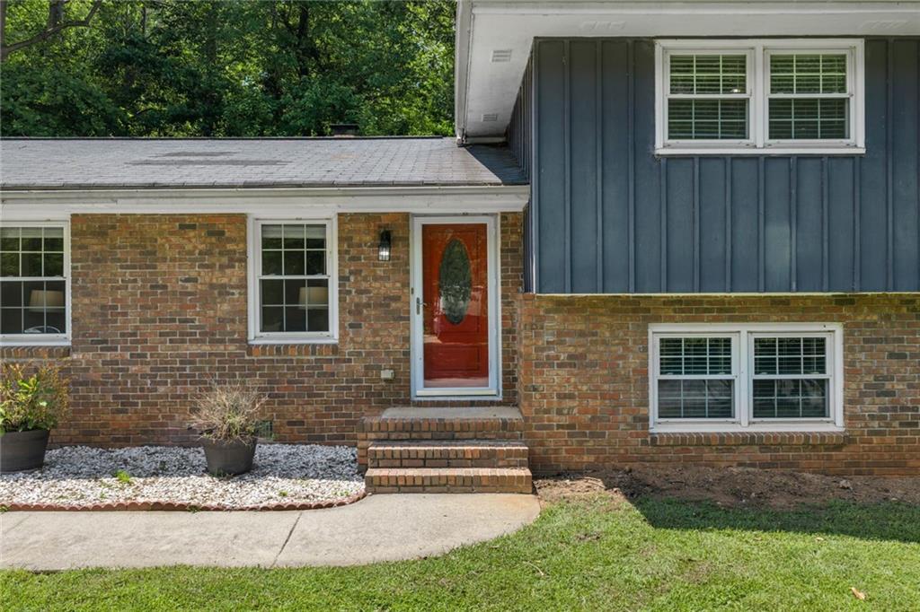 2690 Millwood Court Decatur, GA 30033 - Photo 3 of 45