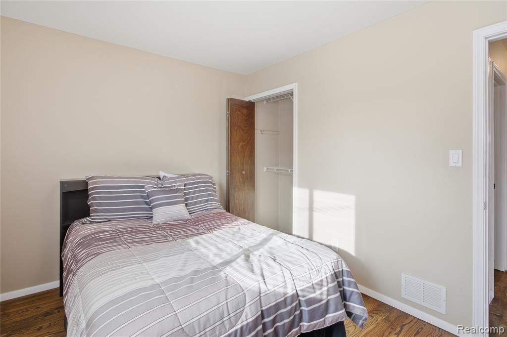 18634 Common Road Roseville, MI 48066 - Photo 9 of 18 Gallery Image 9