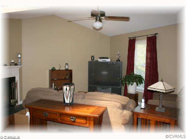 4619 Parrish Branch Road Midlothian, VA 23112 - Photo 2 of 12 Den/Family/Great Room