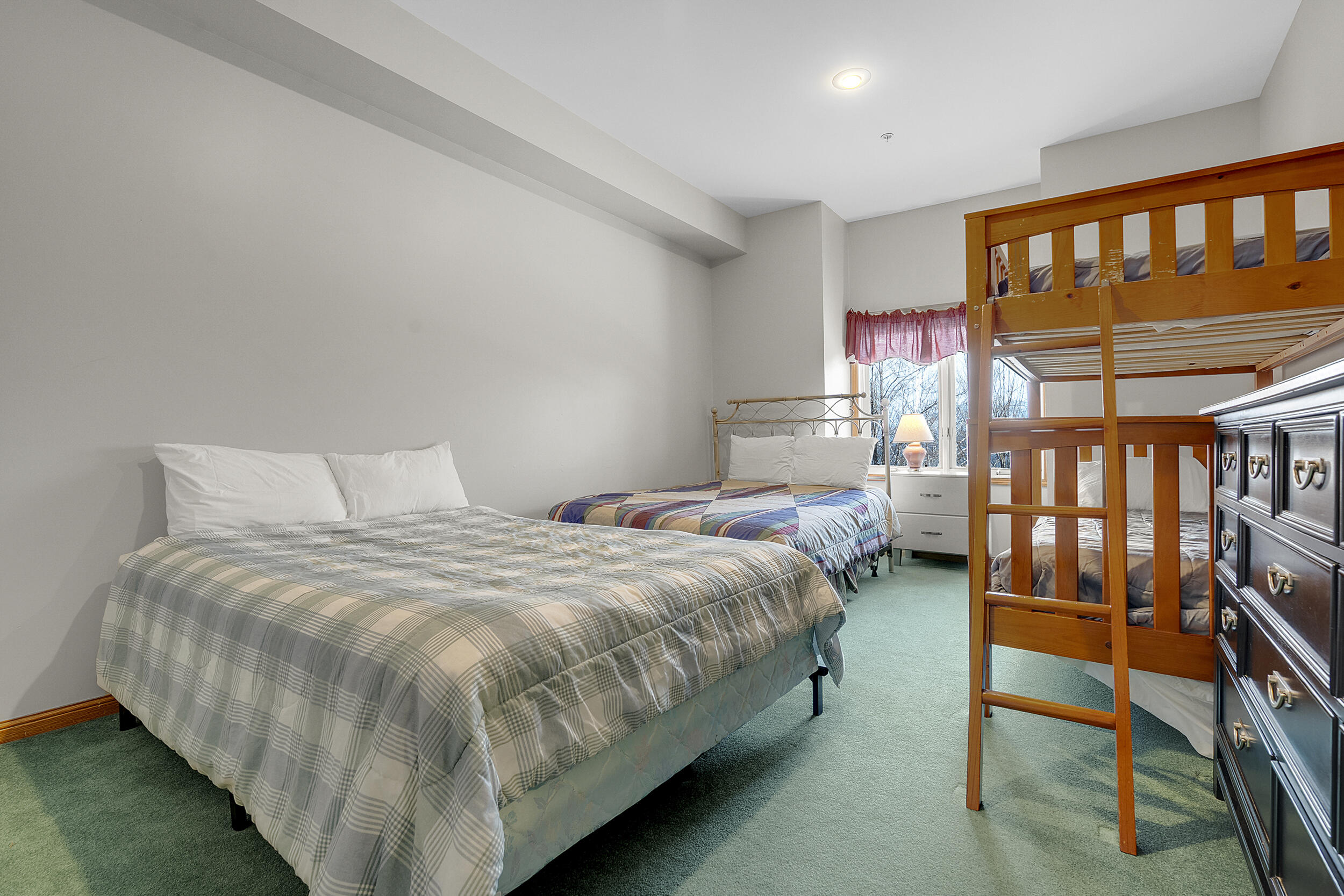 16 Jibe Road, Unit O1 Newry, ME 04261 - Photo 51 of 70 49_lockeunito-1-61
