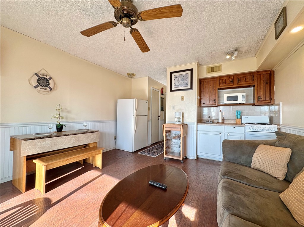 3938 Surfside, Unit 3233 Corpus Christi, TX 78402 - Photo 6 of 23 a living room with furniture and kitchen view