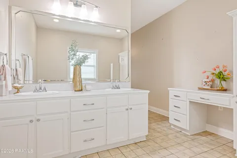 $267,500 | 305 Crossbow Drive, New Iberia, LA 70563