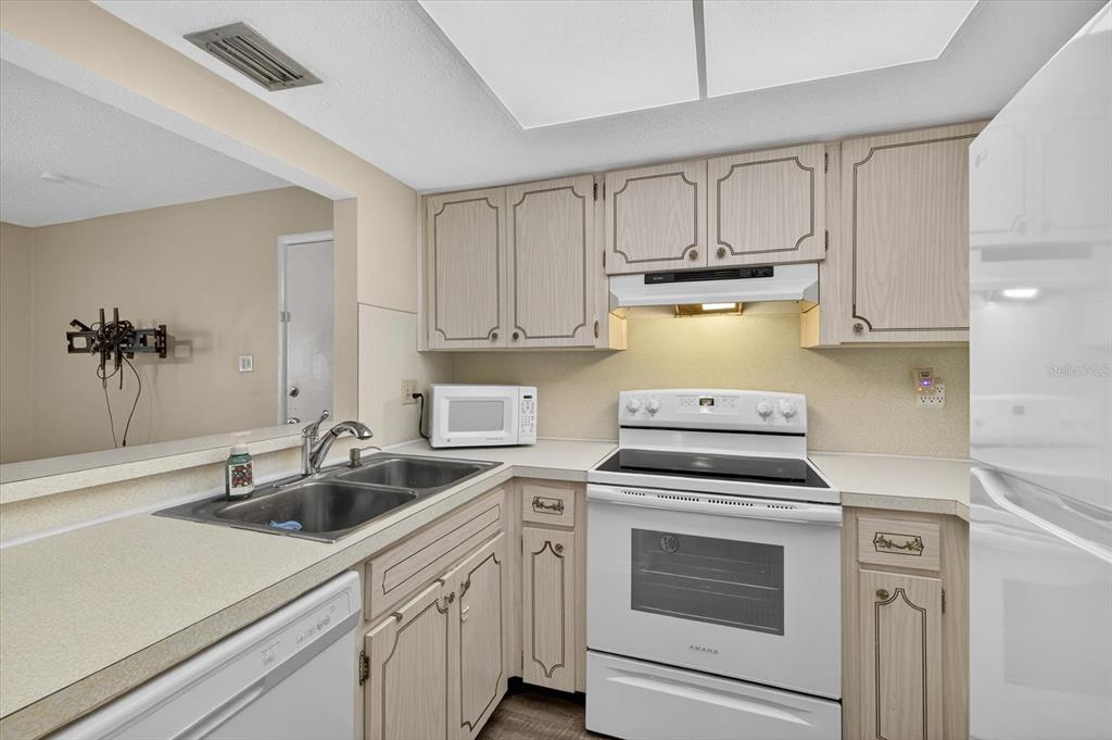 5242 Opal Lane, Unit 207 New Port Richey, FL 34652 - Photo 5 of 55