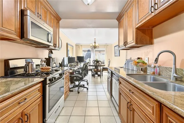 $640,000 | 12305 Runnymede Street, Unit 1, North Hollywood, CA 91605