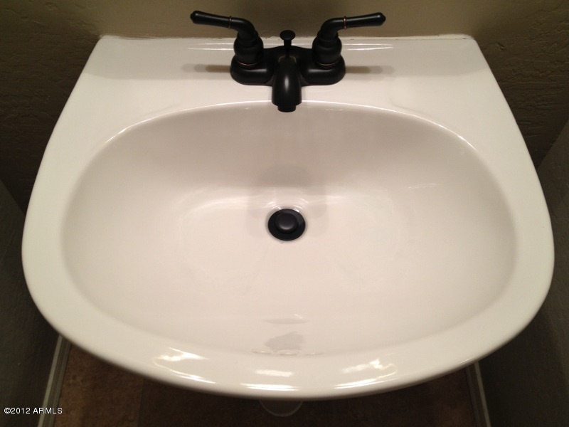 17435 North 16th Place Phoenix, AZ 85022 - Photo 14 of 42 pedestal sink