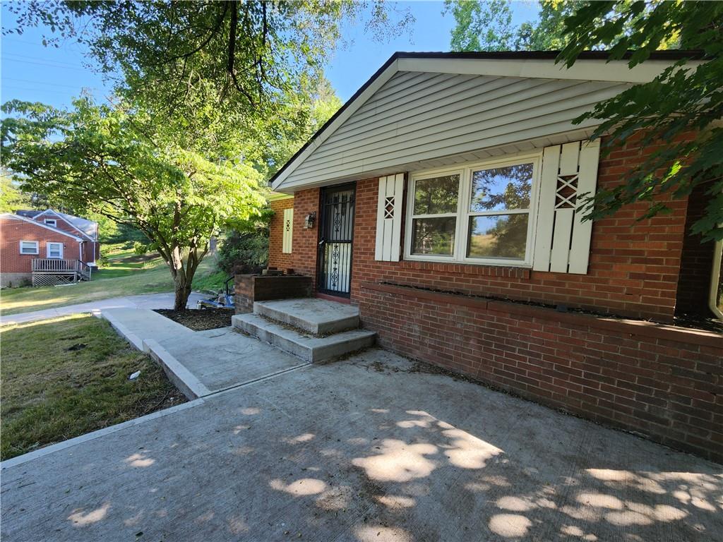 1086 Jefferson Road Pittsburgh, PA 15235 - Photo 2 of 25 Gallery Image 2