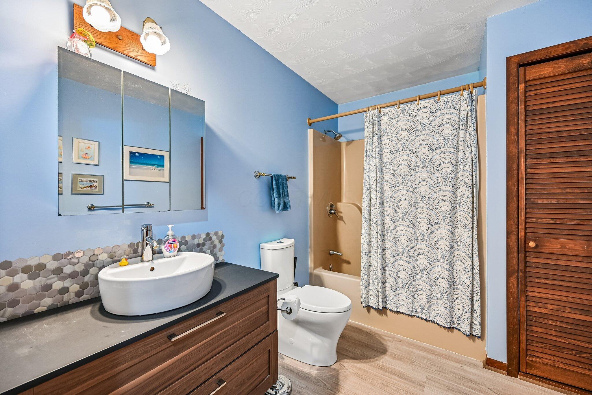 8089 York Road Southwest Pataskala, OH 43062 - Photo 27 of 67 Full Bath