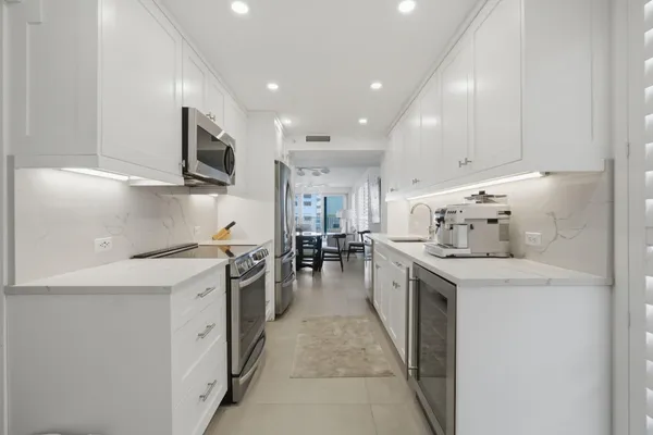 $6,000 | 3901 South Flagler Drive, Unit 804, West Palm Beach, FL 33405